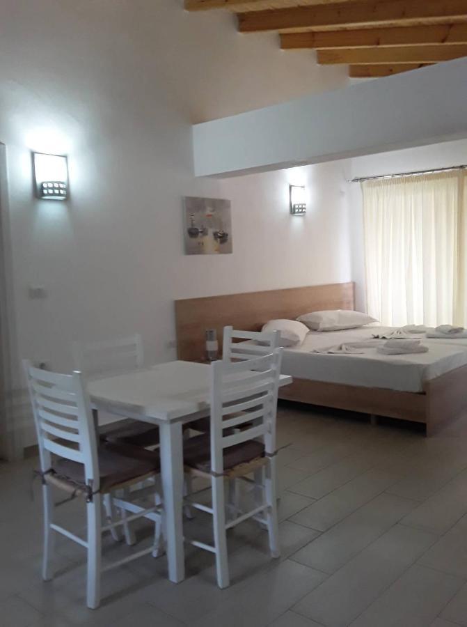 Caldera Vista Apartaments Sarandë エクステリア 写真