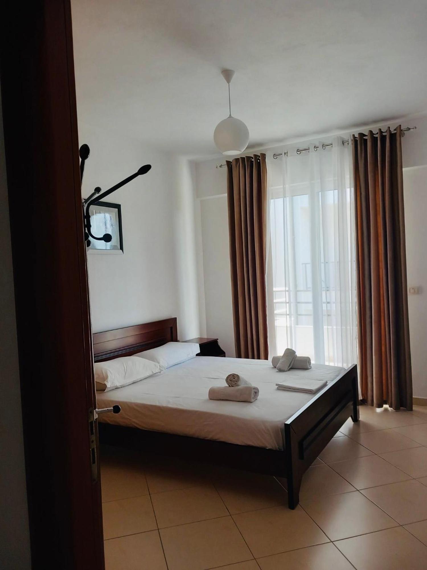 Caldera Vista Apartaments Sarandë エクステリア 写真